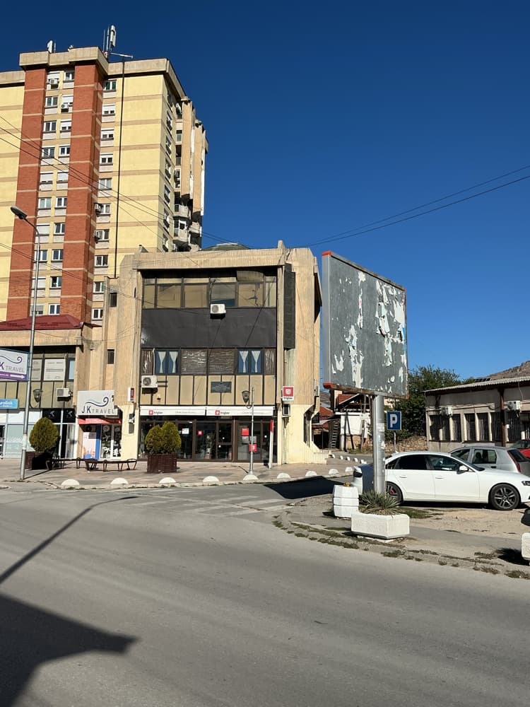 Чистење на билборди