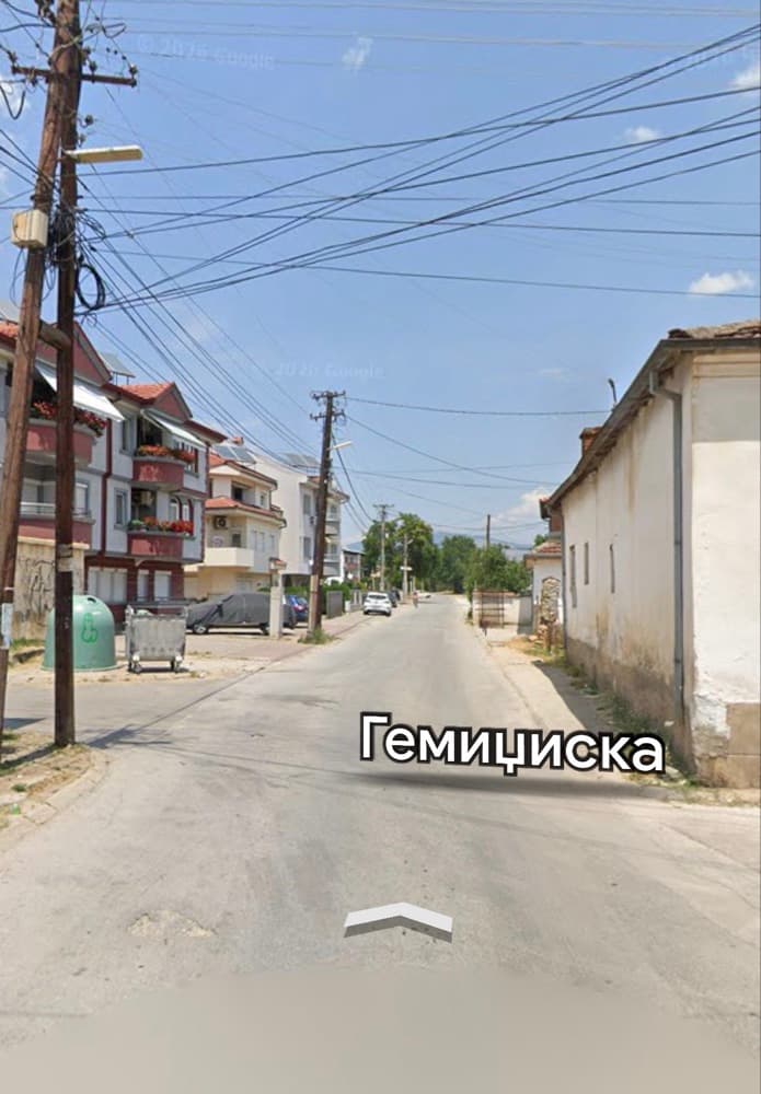 Лежечки полицаец на улица Јоска Јорданоски раскрсница со учица Гемиџиска